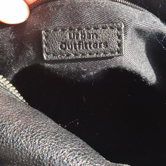 Black duffel-purse urban outfitters - so chic! - Picture 5 of 6